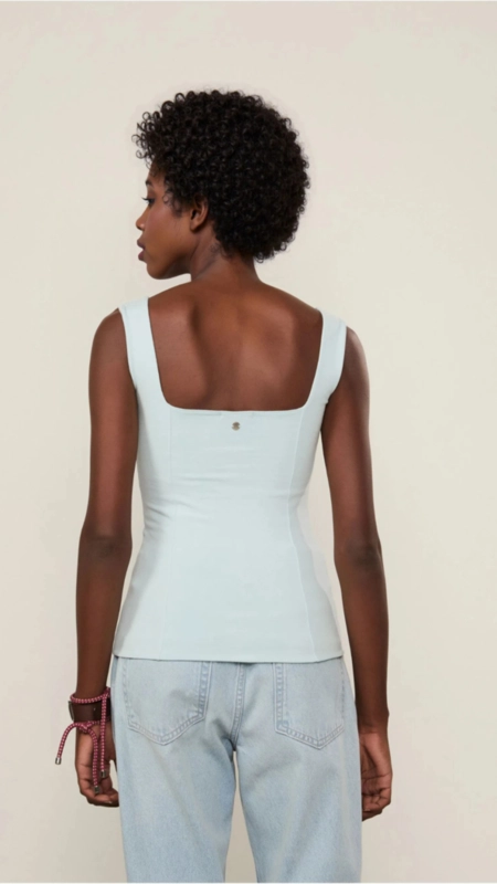 regata malha decote quadrado animale jeans
