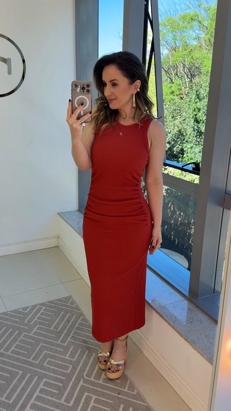 vestido midi canelado drapeado open