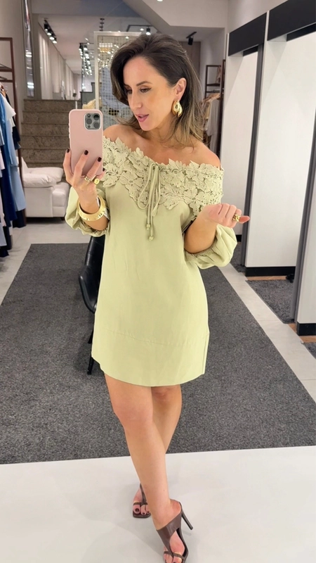 vestido curto linho open decote guipir