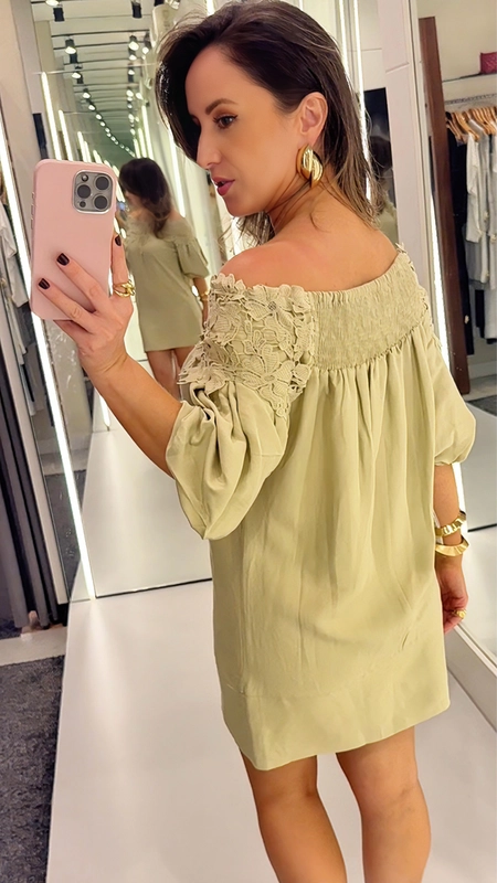 vestido curto linho open decote guipir