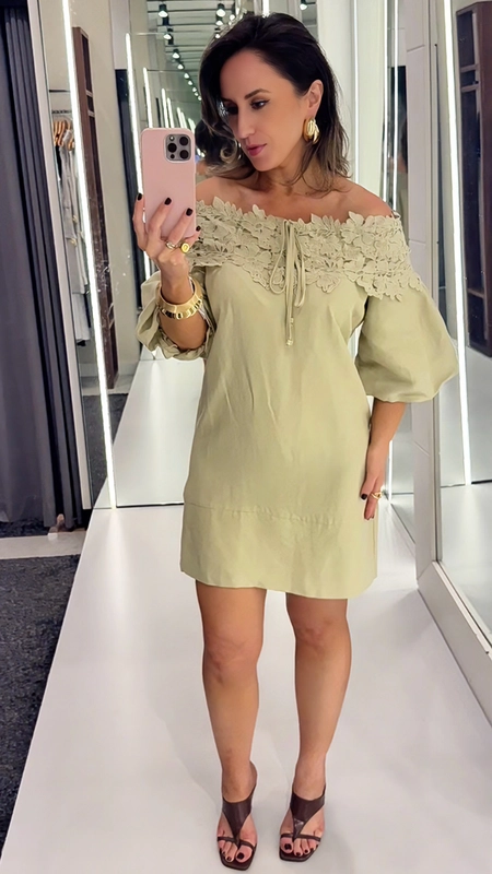 vestido curto linho open decote guipir