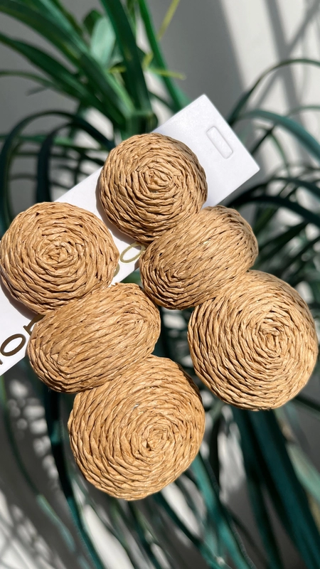 brinco maxi ráfia naturals bolas