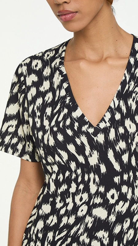 camiseta animale decote v onça abby