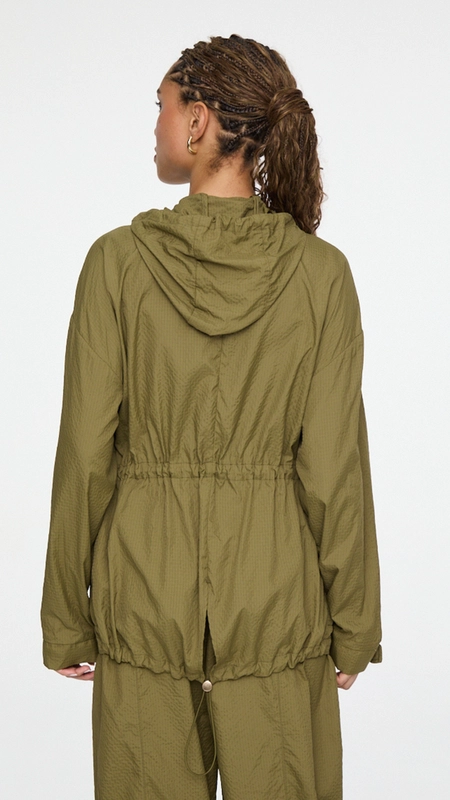 parka nylon leve alongada animale jeans