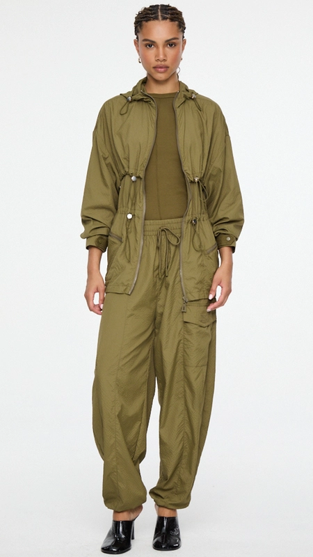 parka nylon leve alongada animale jeans