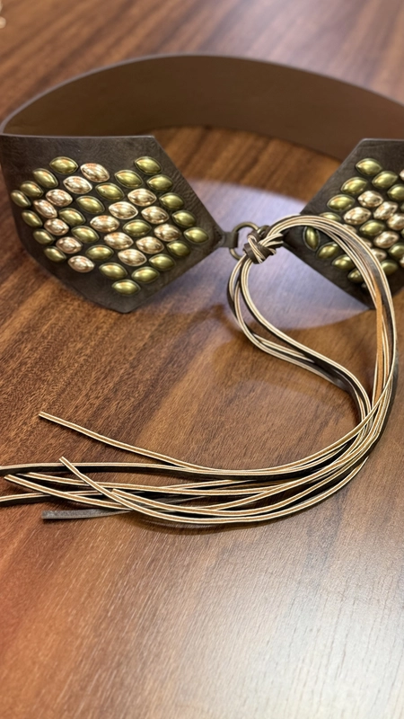 cinto largo com franjas