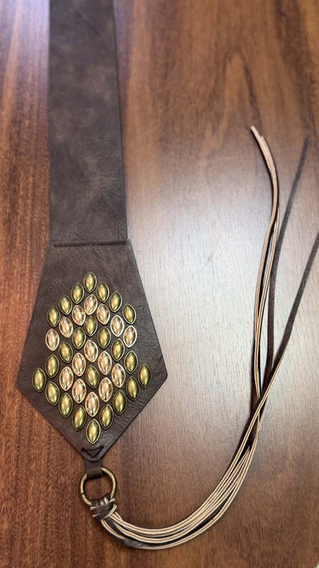 cinto largo com franjas