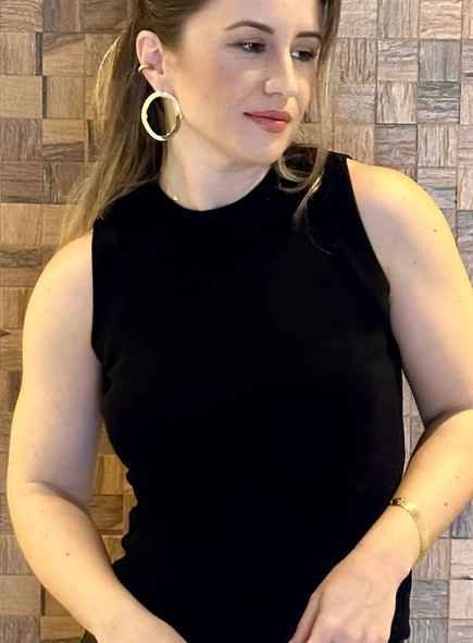 blusa básica malu decote sem manga