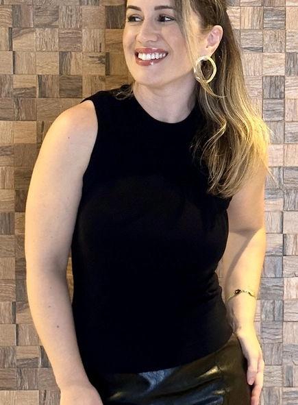 blusa básica malu decote sem manga