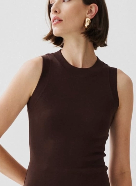blusa básica malu decote sem manga