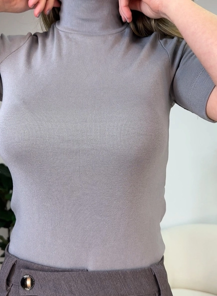 Blusa malu manga curta gola alta