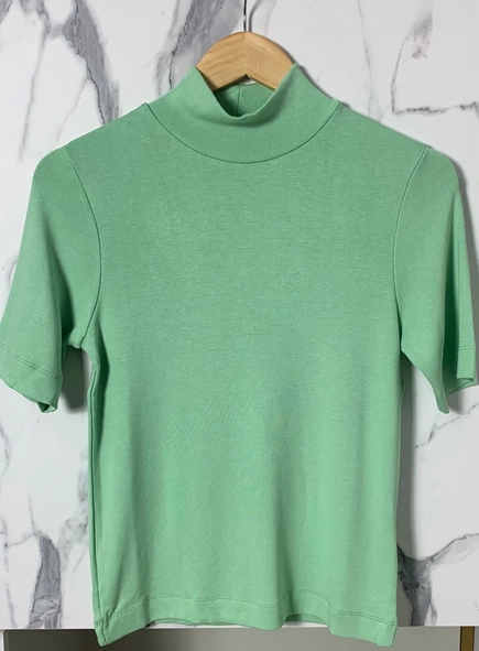 Blusa malu manga curta gola alta