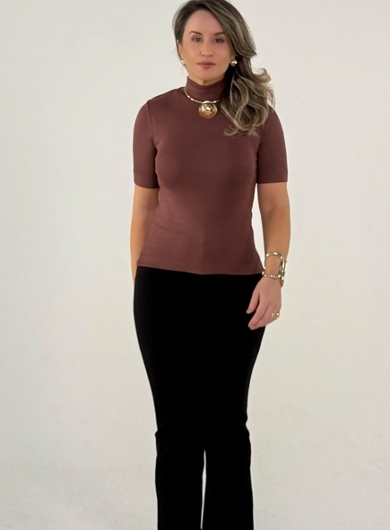 Blusa malu manga curta gola alta