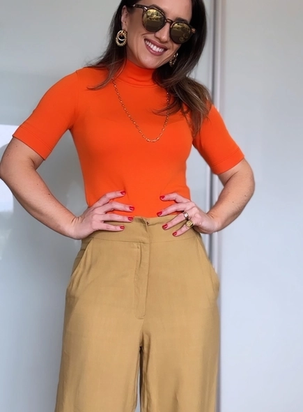 Blusa malu manga curta gola alta