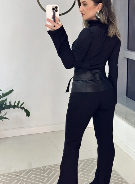 calça bootcut pu e malha open