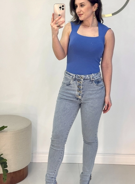 regata decote quadrado animale jeans