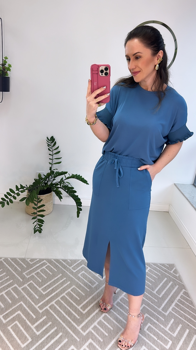 Saia midi com shop recorte