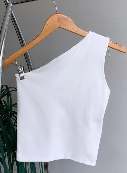 Blusa um ombro malha animale jeans