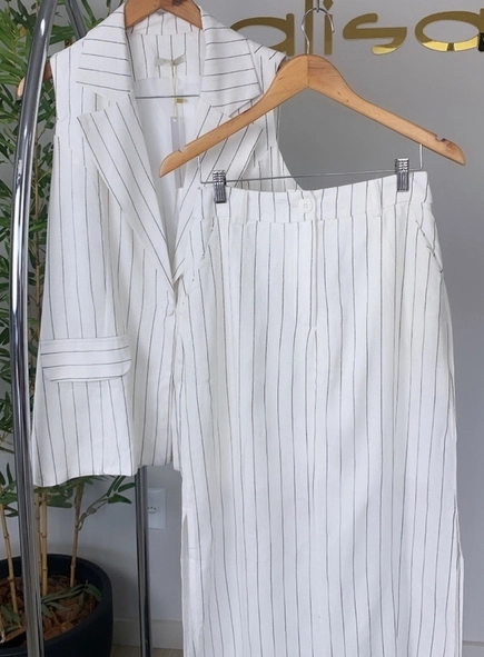 conjunto alfaiataria risca de giz saia e colete