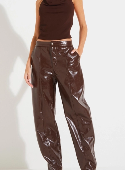blusa cropped crepe e pu