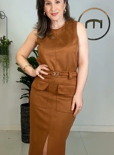 conjunto blusa e saia bolsos suede com cinto
