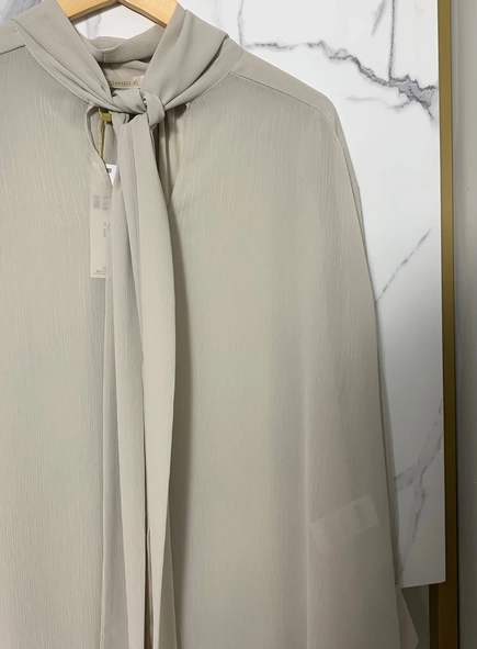 camisa crepe gola laço