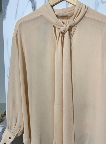 camisa crepe gola laço