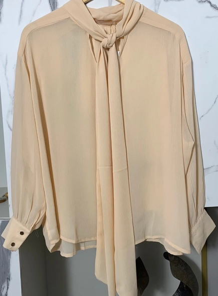 camisa crepe gola laço
