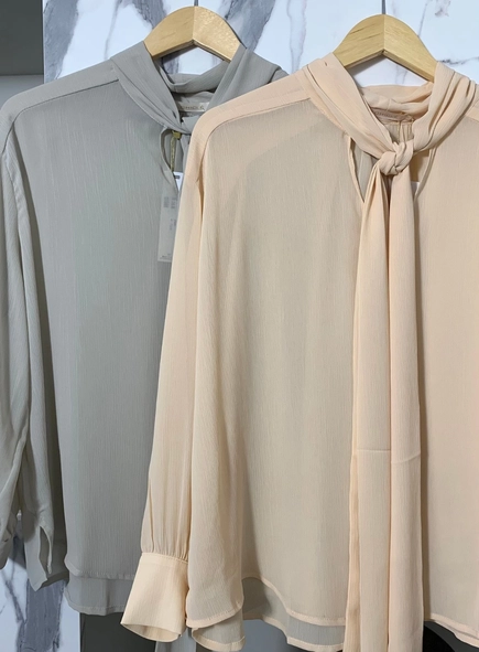 camisa crepe gola laço