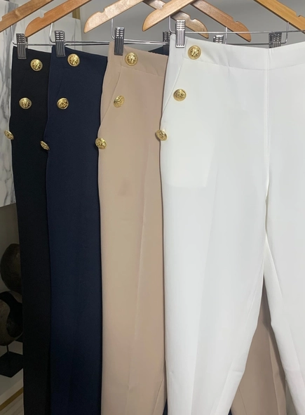calça reta alfaiataria botões bolso faca