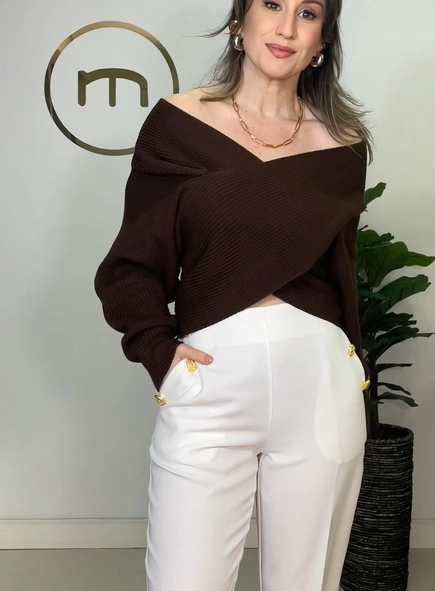 calça reta alfaiataria botões bolso faca