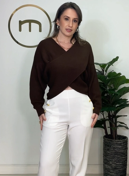 calça reta alfaiataria botões bolso faca