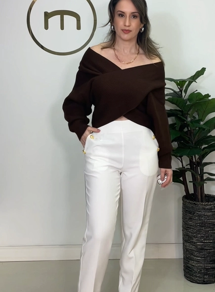 calça reta alfaiataria botões bolso faca