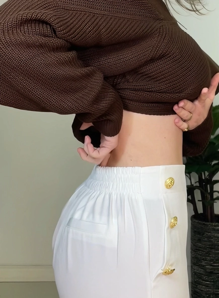 calça reta alfaiataria botões bolso faca