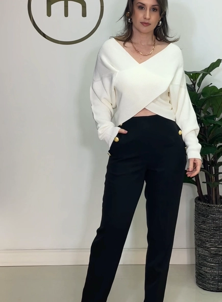 calça reta alfaiataria botões bolso faca