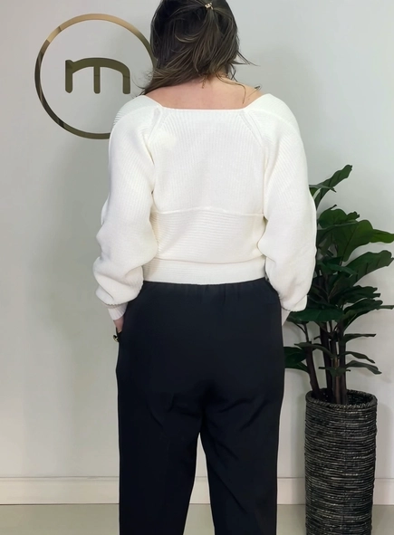 calça reta alfaiataria botões bolso faca