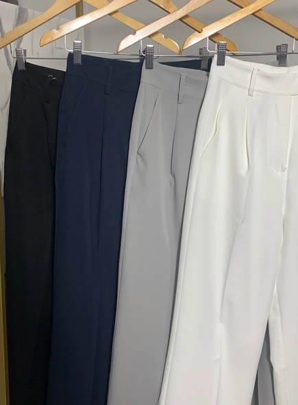 calça pantalona alfaiataria pregas classic