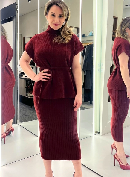 conjunto tricot colete e saia midi tati