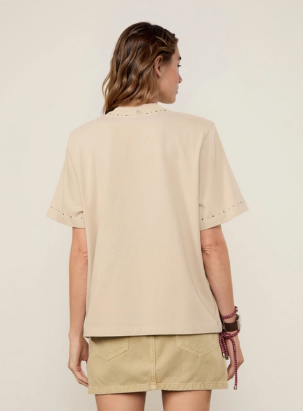 camiseta malha brilho gola animale jeans