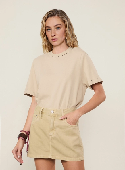 camiseta malha brilho gola animale jeans