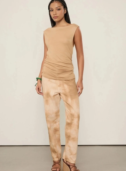 regata malha decote canoa animale jeans