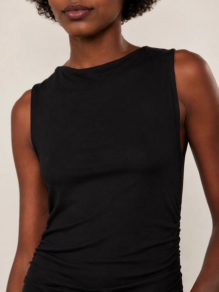 regata malha decote canoa animale jeans