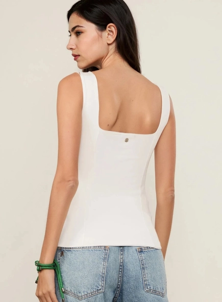 regata malha decote quadrado animale jeans