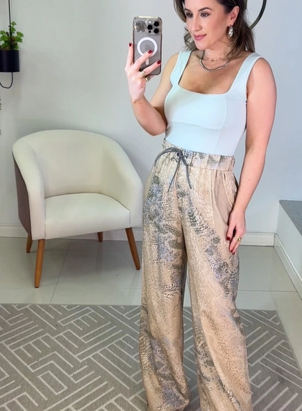 regata malha decote quadrado animale jeans