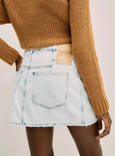 mini saia jeans open tachas
