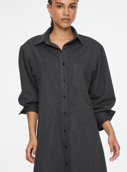 vestido chemise curto risca de giz animale jeans