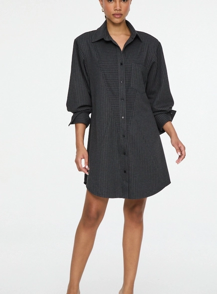 vestido chemise curto risca de giz animale jeans