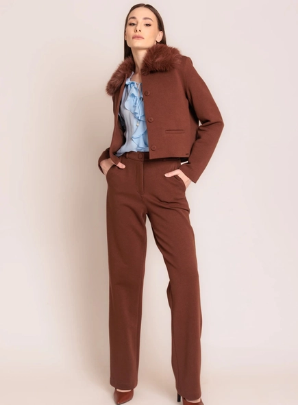 calça reta sport chic borda barroca