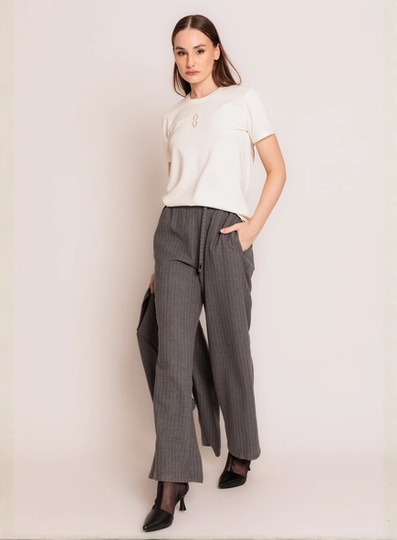 calça reta risca de giz borda barroca