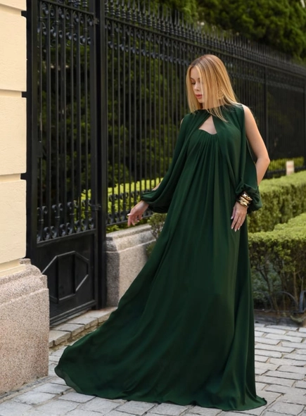 vestido longo sem alça com capa